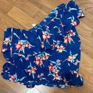 American Eagle 1 Shoulder Crop Shirt Size Large